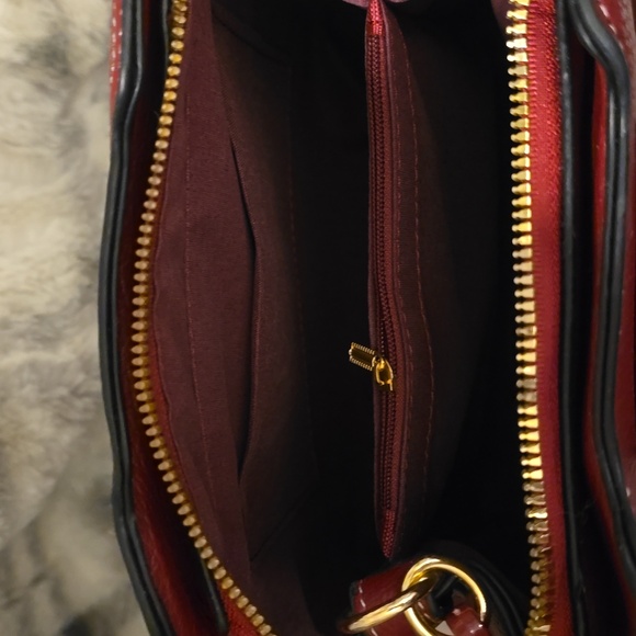 Adorable 9×9 burgundy handbag - Picture 6 of 7